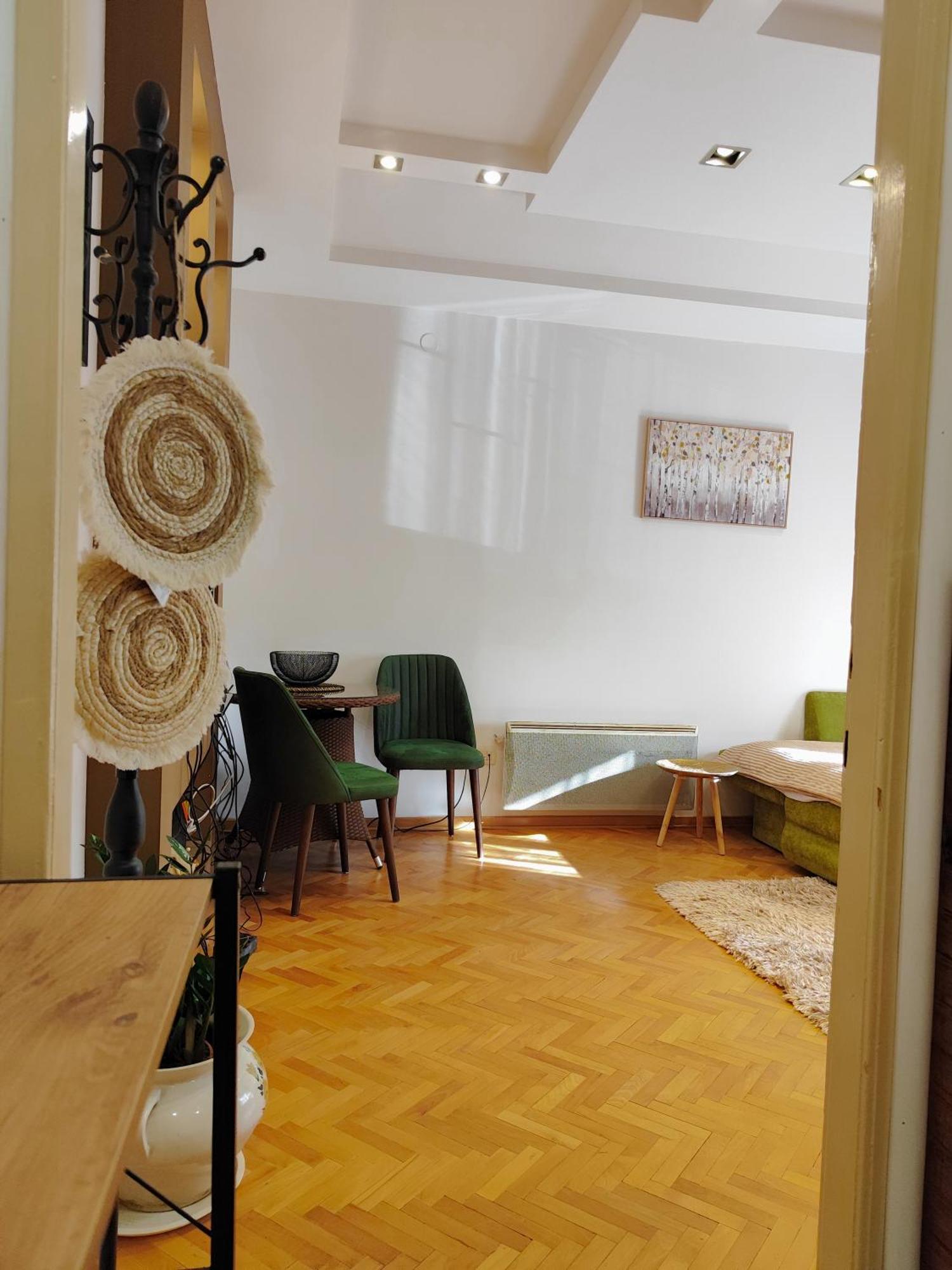 Center Apartment *